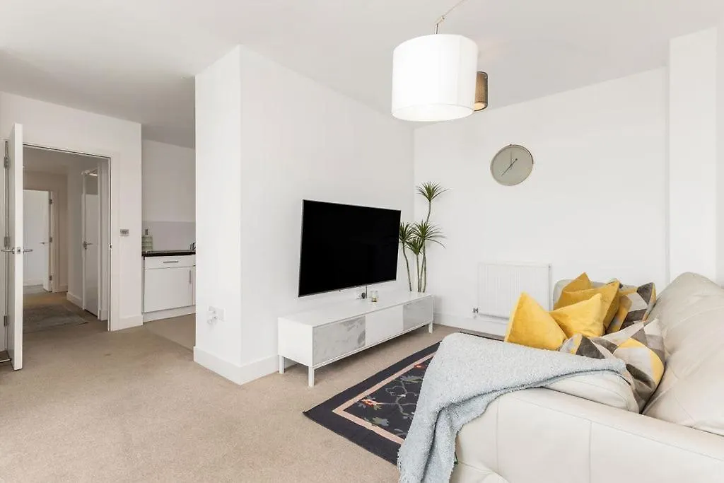 Khayat Homes - The Ferry - Two Bed London Apartment